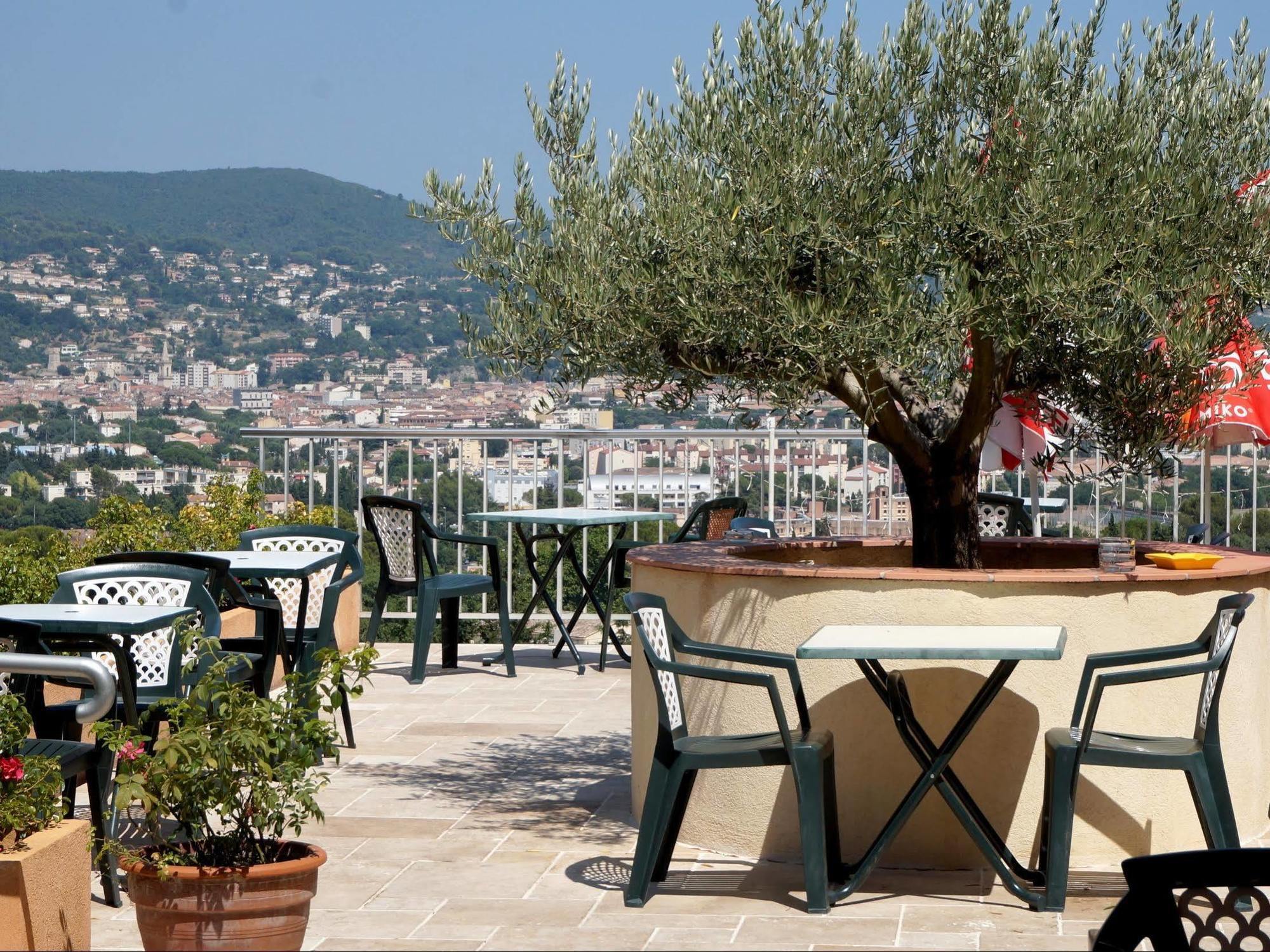 Logis Hotel Le Col De L'Ange Draguignan Dış mekan fotoğraf