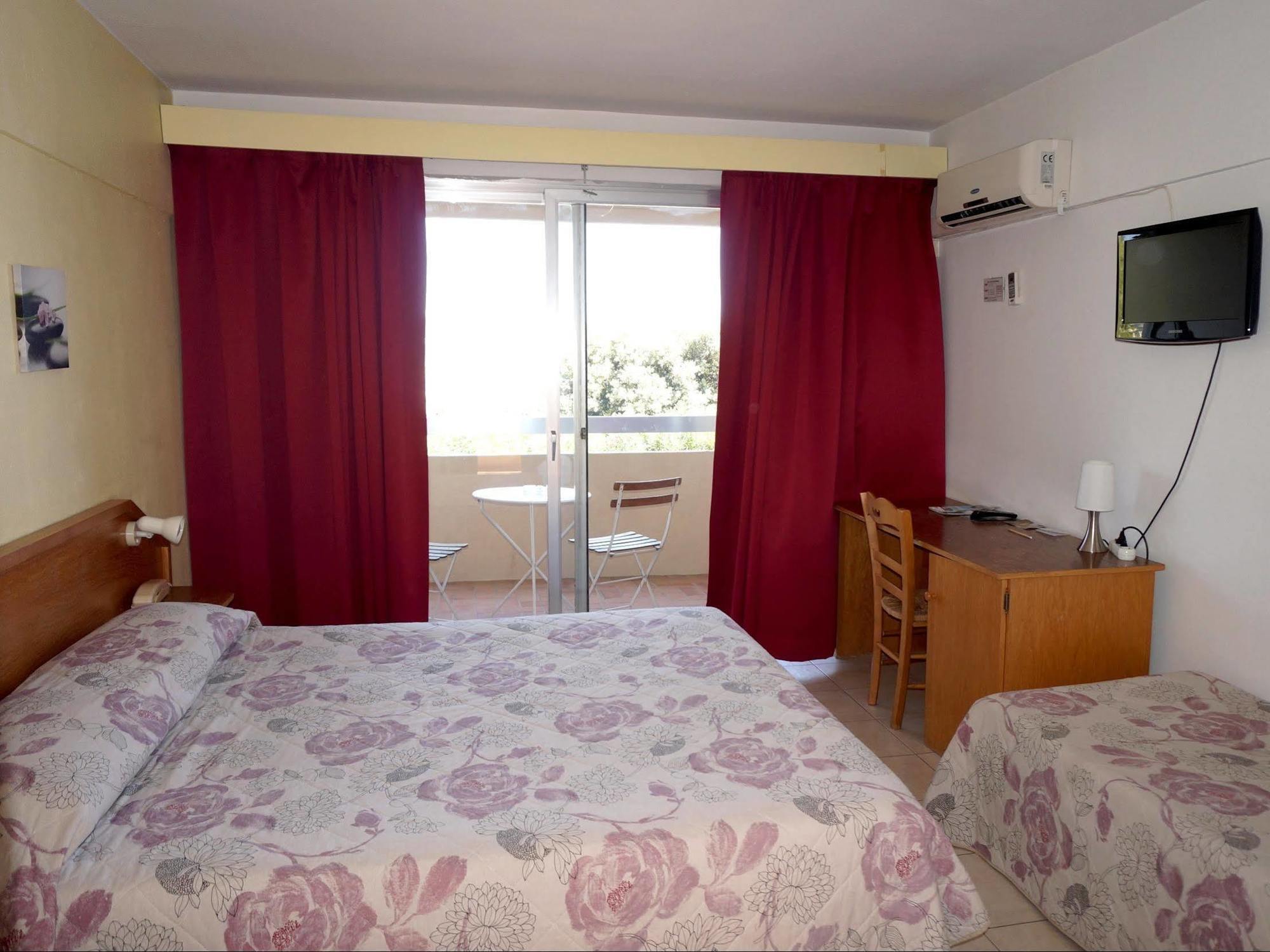 Logis Hotel Le Col De L'Ange Draguignan Dış mekan fotoğraf
