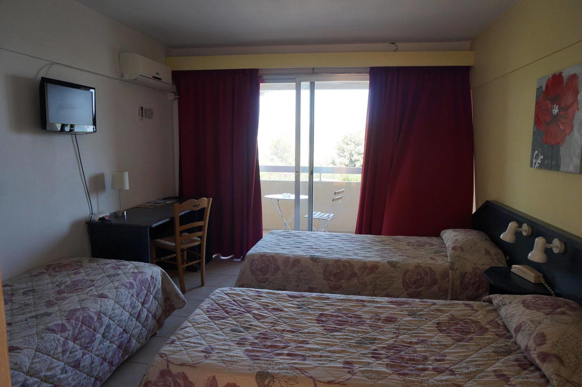 Logis Hotel Le Col De L'Ange Draguignan Dış mekan fotoğraf