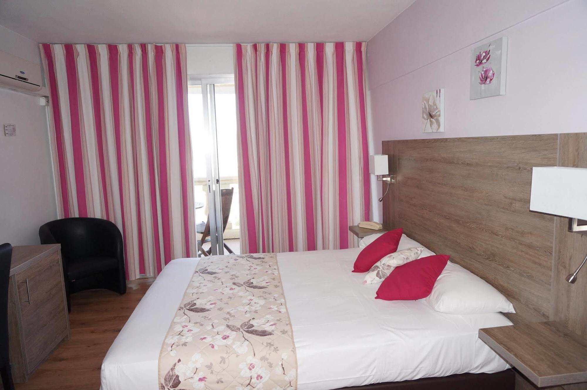 Logis Hotel Le Col De L'Ange Draguignan Dış mekan fotoğraf